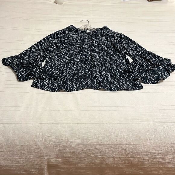 Beautiful flowing Banana Republic Blouse - Picture 2 of 9